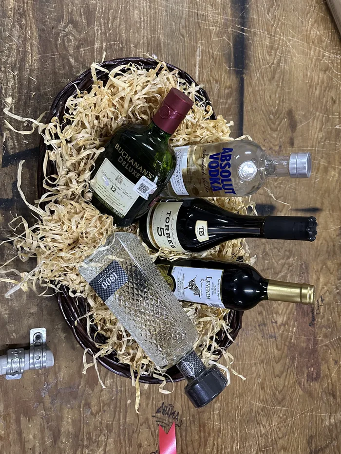 Pedido por volumen de cajas de vino corporativas listo para entregarse